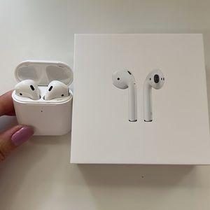 Apple AirPods 2nd Generation with Wireless charging case